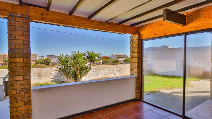 4 Bedroom Property for Sale in Pearl Bay Western Cape